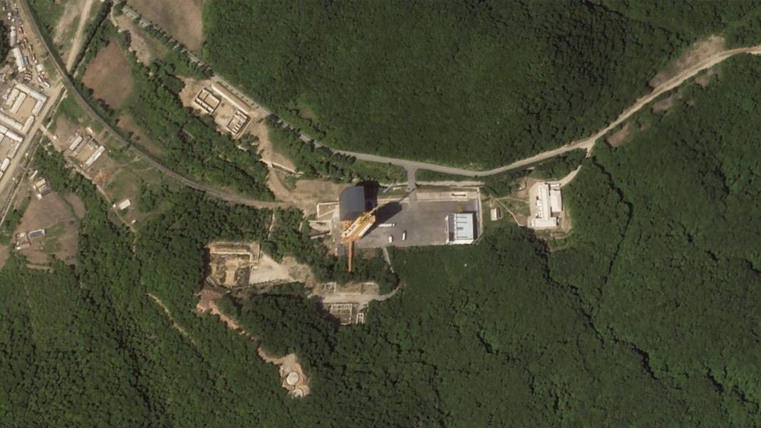 Kuzey Kore ve Japonya'da sirenler susmadı: Askeri keşif uydusu denize düştü 6